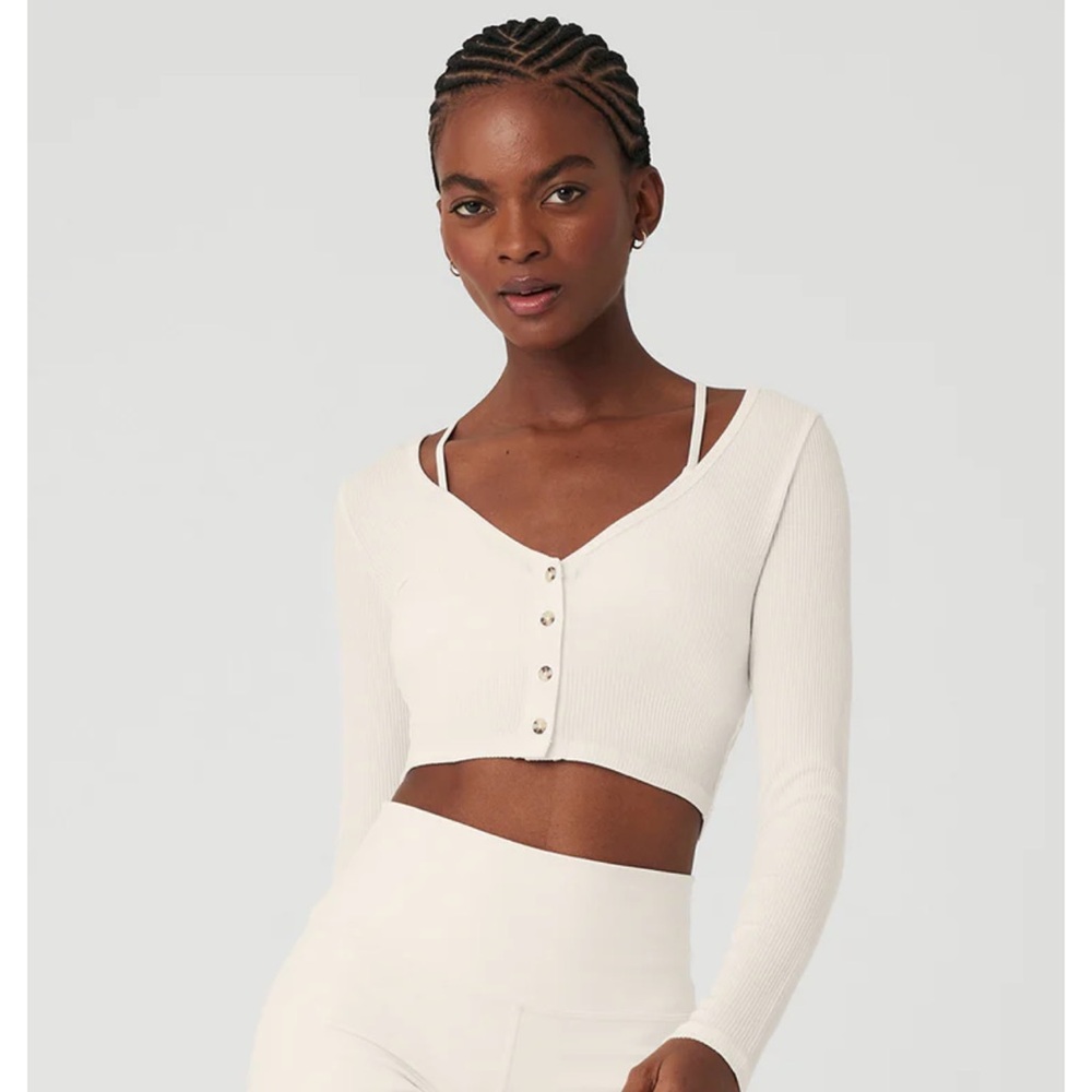 ✨ SOLD OUT Like NEW Alo Yoga Ivory Ribbed Cropped Whisper Cardigan Size Small - Picture 2 of 5